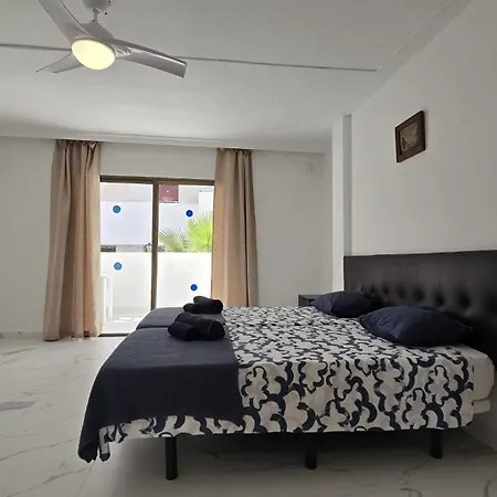 In Parque Cattleya, Playa De Americas Apartment