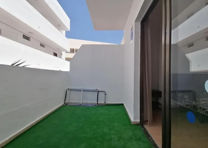 In Parque Cattleya, Playa De Americas * بلايا ذي لاس أميريكاس