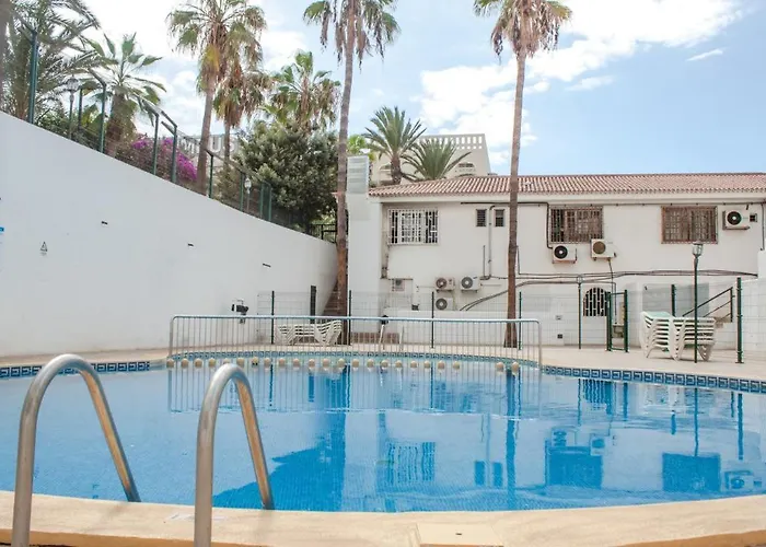 In Parque Cattleya, Playa De Americas * بلايا ذي لاس أميريكاس