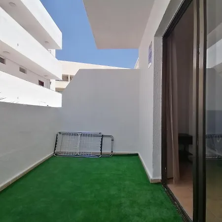 In Parque Cattleya, Playa De Americas * Плая-де-лас-Америкас