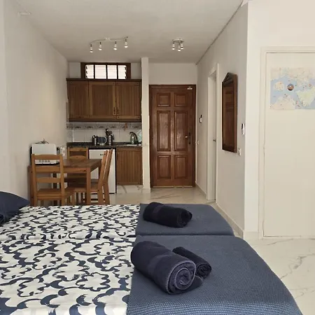 In Parque Cattleya, Playa De Americas